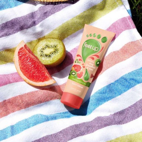 44351 Oriflame – Kem dưỡng chân Oriflame Feet Up Refreshing Pink Grapefruit and Kiwi Foot Cream tươi mát từ Bưởi Hồng và Kiwi