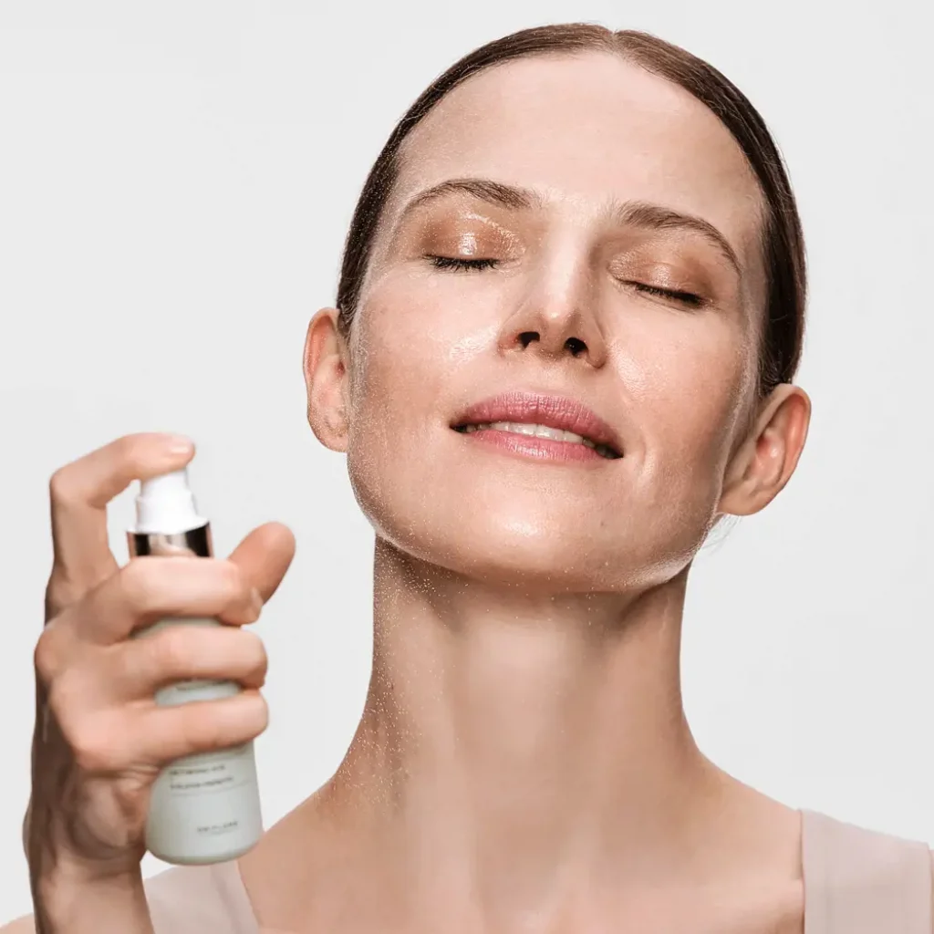 42263 Oriflame - Xịt dưỡng ẩm + làm sạch tế bào chết cho làn da NOVAGE+ ProCeuticals Micro Essence Multi Mist
