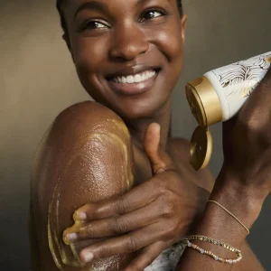46969 Oriflame - Gel tắm làm sạch tế bào da chết Milk & Honey Gold Smoothing Sugar Scrub
