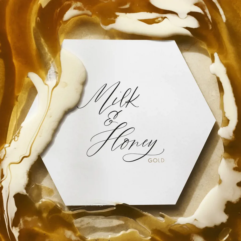 46970 Oriflame - Kem tắm tạo bọt Milk & Honey Gold Pampering Shower Cream