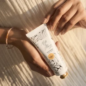 47224 Oriflame - Kem dưỡng da tay Milk & Honey Gold Moisturising Hand Cream