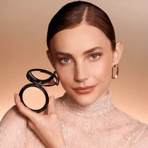 Phấn phủ Giordani Gold Serum Infused Pressed Powder